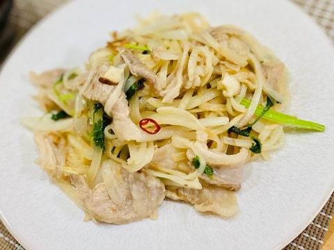 豚薄切り肉のパッタイ